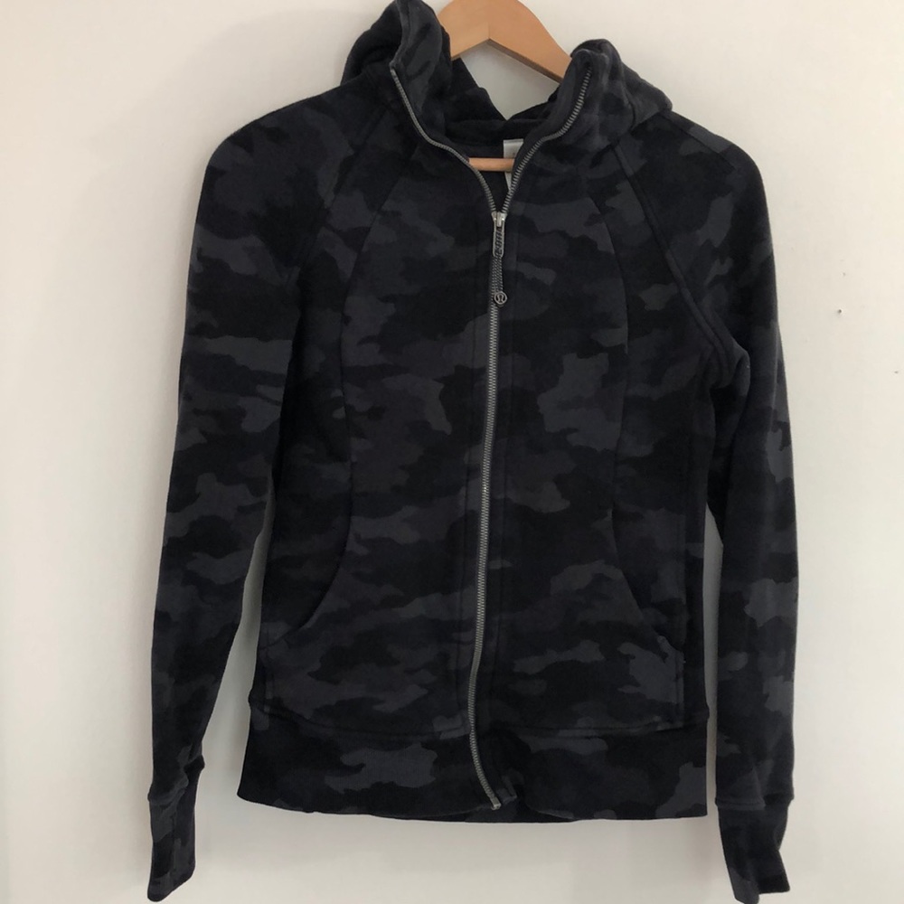 Lululemon Scuba Hoodie camo size 6
